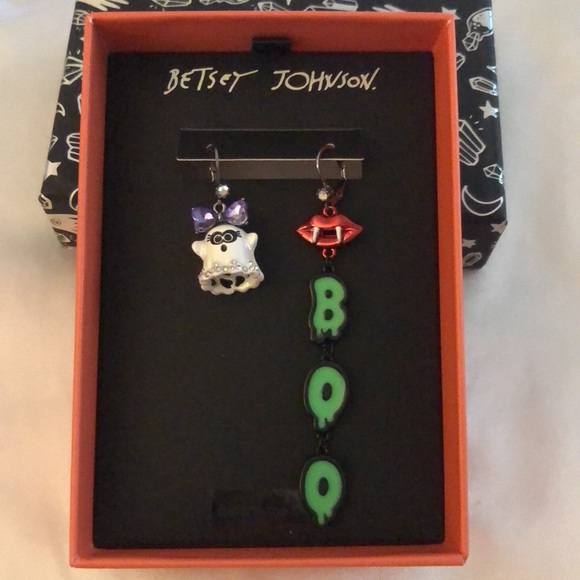 Betsey Johnson Ghost, Vampire Lips & Boo Mismatch Drop Earrings NIB - Picture 8 of 14